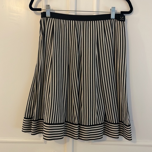 Max Studio Black and White Vertical Lines Skirt - Picture 3 of 8